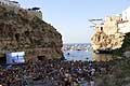 Red Bull Cliff Diving 2016 succestivo scenaio della spiaggia e delle barche a Polignano a Mare - Italy