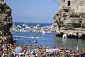 Red Bull Cliff Diving World Series 2016 tuffi donne con la carpiatura prima dell'ingresso in acqua a Polignano a Mare tappa italiana