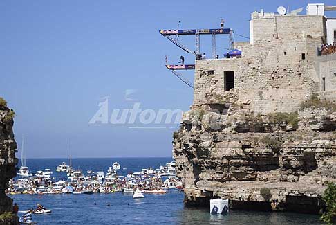 Tuffi alta quota Polignano a Mare - Cesilie Carltonal woman's final Red Bull Cliff Diving 2016 a Polignano a Mare - Italy