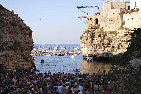Tuffi a Polignano - Red Bull Cliff Diving 2016 gare di tuffi acrobatici a Polignano a Mare