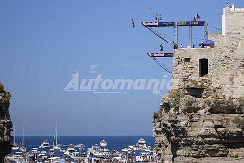 Tuffi a Polignano - Red Bull Cliff Diving World Series 2016 lancio da 27m tuffi strepitosi a Polignano a Mare