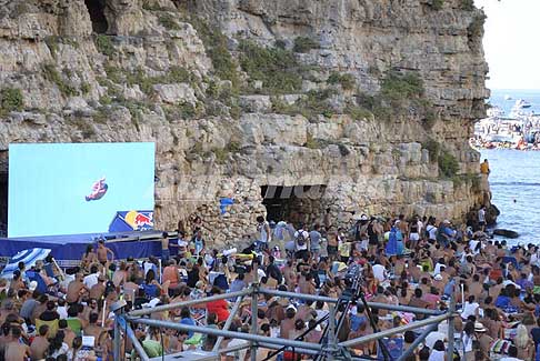 Tuffi a Polignano - Red Bull Cliff Diving 2016 reply tuffi ad alta quota a Polignano a Mare (Bari)