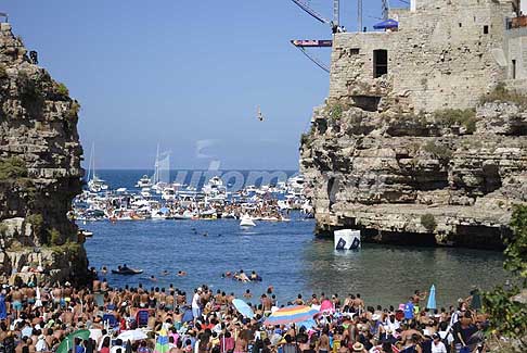 Tuffi a Polignano - Red Bull Cliff Diving 2016 tuffatori professionisti a Polignano a Mare