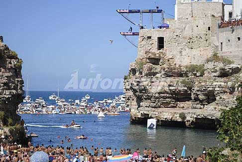 Tuffi alta quota Polignano a Mare - Red Bull Cliff Diving World Series 2016 tuffi acrovatici feminili da 21 m a Polignano (Bari - Italy)