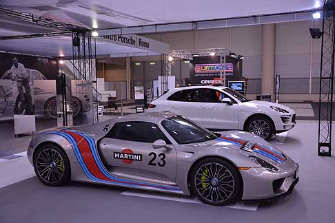 Porsche - La Porsche 918 Spyder livrea Martini  una supercar ibrida plug-in vanta 770 CV di potenza massima. 