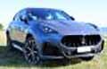 Maserati Grecale Trofeo anteriore Luxury Suv. Scopri la Maserati Grecale Trofeo guida su strada esclusiva di Automania. Guarda le Foto!