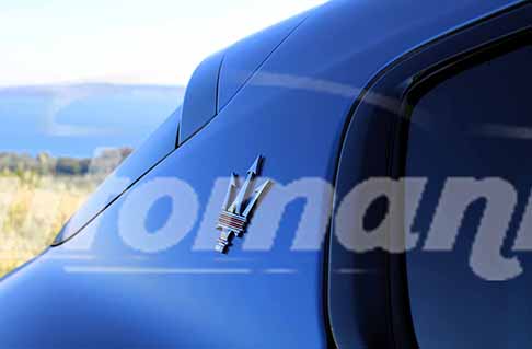 Maserati - Maserati Grecale Trofeo dettaglio Tridente. Scopri la Maserati Grecale Trofeo auto di lusso. Guarda le Foto!