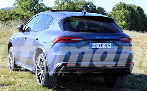 Maserati - Maserati Grecale Trofeo posteriore vettura, test di guida. Scopri la Maserati Grecale Trofeo retrotreno luxury suv. Guarda le Foto!