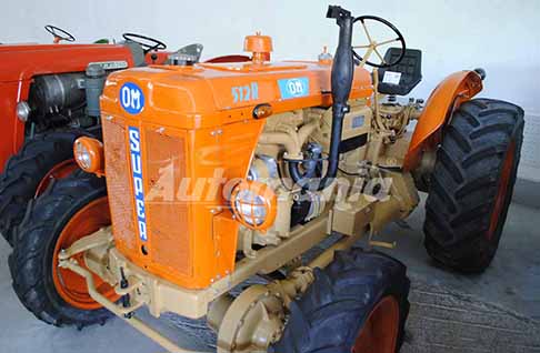 Collezioni Trattori d�Epoca - Grande Trattore OM Super 512 R del 1959 una vera rarit� con trazione anteriore. Scopi il Trattore OM Super 512 R. Guarda le Foto esclusive di Automania.it!