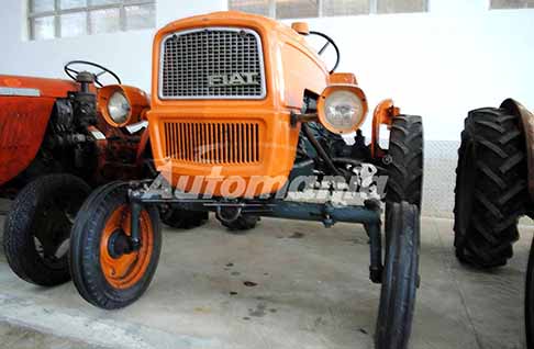 Collezioni Trattori d�Epoca - Trottore d�Epoca Fiat 215 R del 1965. Scopi il Trattore Fiat 215 R. Non perdere le Foto Esclusive di Automania.it!