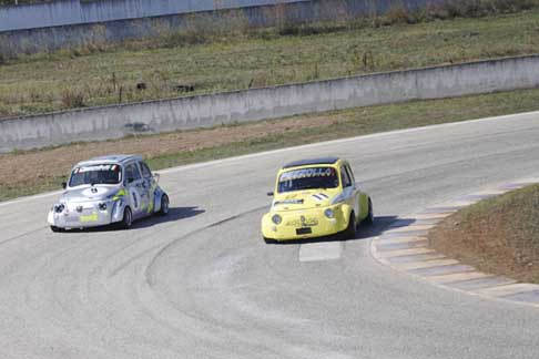 Trofeo Autodromo del Levante - Minicar Gara 1 Trofeo del Levante, il duo di testa in lotta al tornantino con Pezzolla e Montanaro
