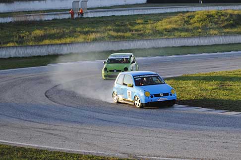 Minicar e Trofeo Lupo - Palazzi Alessandro con la ruota fumante al tornantino per via del Contatto con Barnaba Francesco al primo giro finito in testa coda