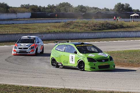 Minicar - Dopo le prime 2 gare valide per il I Trofeo Autodromo del Levante, troviamo in testa alla classifica generale dei piloti, Tagliente Vito del Team Apulia Corse a bordo della sua Honda Civic Type R (verde) che corre nel secondo raggruppamento Turismo