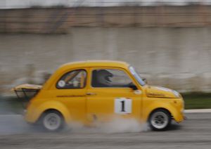 Minicar - Fiat 500 racing in frenata del pilota Licciulli Vito Flavio al I Trofeo Autodromo del Levante 2014