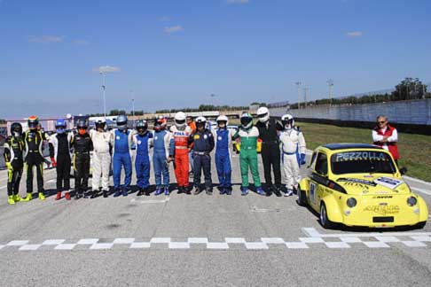 Trofeo Autodromo del Levante - Foto pilota Minicar in pit line per 1 miuto di raccoglimento, seguto dall'applauso degli spettatori