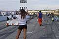 Girl cartello Stop Motori con monoposto schierate per la 2^ tappa del II Trofeo Autodromo del Levante