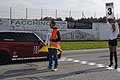 Ragazza pit line sulla linea di partenza al II Trofeo Autodromo del Levante - 3^ Prova