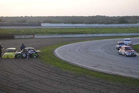 Bicilindriche Gara 2 - Trio di testa al tornantino con Lizzio Ivan Sebastiano suegono Cuomo Giancarlo e Coppola Pasquale al tornantino al Trofeo Autodromo del Levante 2015 - 3^ Prova in Gara 2