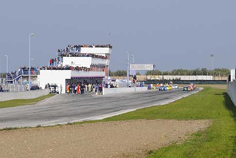 Bicilindriche Gara 1 - Per il 2 Trofeo Autodromo del Levante la 3^ Prova chiude la stagione 2015. Le Minicar delle piccole bombe di casa Fiat hanno dato spettacolo in Gara 1