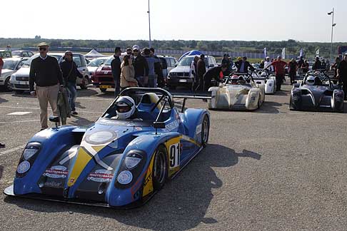 Motorsport - Monoposto formula schierate per entrare in pista al II Trofeo Autodromo del Levante sul tracciato di Binetto