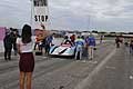 Ragazza pit line stop motori schieramento monoposto in griglia e meccanici al lavoro al 3 Trofeo Autodromo del Levante - 2^ Tappa