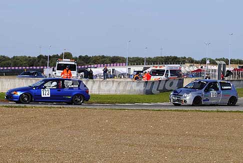 Vincitore del Trofeo del Levante 2016 - Honda Cicivic Vti di De Palo Giuseppe segue Renult Clio RS di Casavola Fabio alla curva Gargano per la 3^ Prova Racing Start del Trofeo Autodromo del Levante 2016 di Binetto