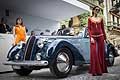 Lancia Astura 3a Serie Cabriolet e affascinati moddelle con abiti di un tempo al Concorso di Eleganza Villa dEste 2015