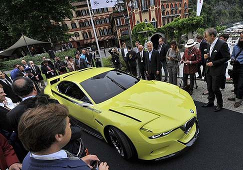 BMW - Il grande spoiler posteriore aumenta leffetto suolo sullassale posteriore, migliorando la trasmissione a terra della potenza.