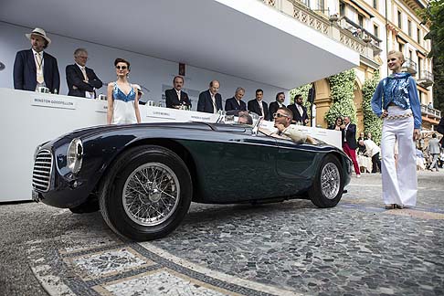 Ferrari - Ha sfilato a bordo della splendida Ferrari 166 MM un raggiante Lapo Elkann