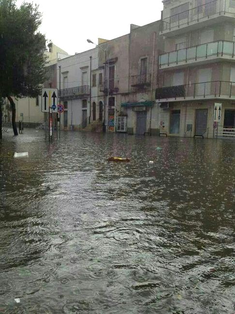 Alluvione Acquaviva delle Fonti - Alluvione Acquaviva delle Fonti incrocio Piazza Kennedy