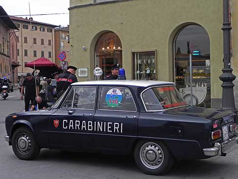 Alfa Romeo - Auto depoca dell'arma dei Carabinieri con lAlfa Romeo Giulia auto storica