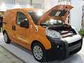 Fiat Fiorino Elettrico con il cofano aperto esposto alla Fiera di Roma 2010