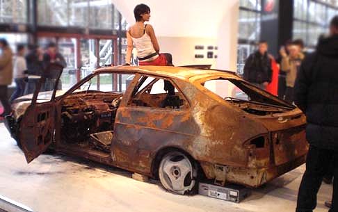 Motor Show Motor Show: esposta auto bruciata