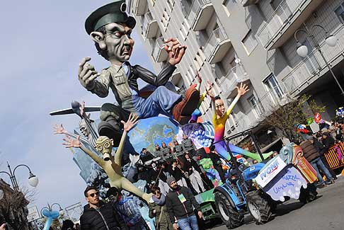 Carnevale di Putignano 2016 - La razza Umana