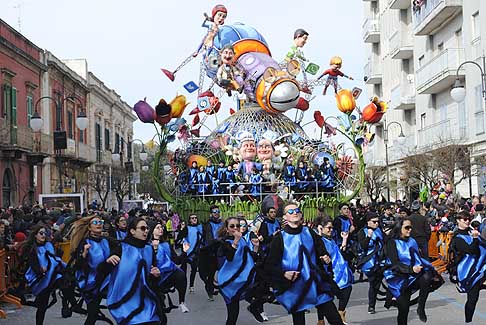 Carnevale di Putignano 2016 - Una per tutti, Tutti in una