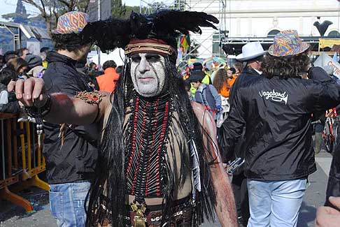 Carri allegorii e Maschere - Carnevale di Putignano - Atmosfere maschere al Carnevale di Putignano 2016