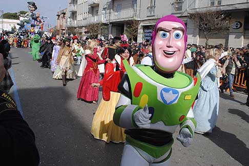 Carri allegorii e Maschere - Carnevale di Putignano - Maschere Toy Story Space Racer al Carnevale di Putignano 2016