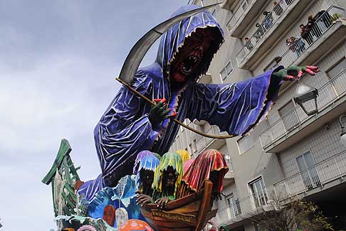 Carnevale di Putignano 2016 - Senza identit (Il vento a volte viene da Sud) - Video iniziale maschere