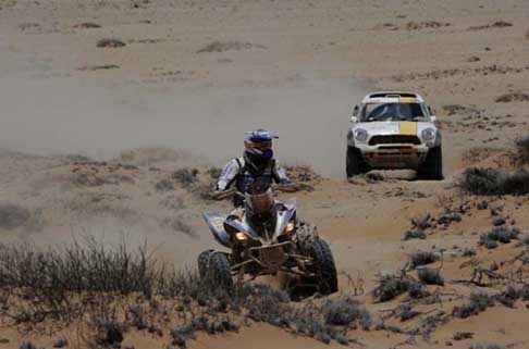 Dakar 2014 - dakar 2014 12^ tappa: quad del driver Mauto Almeida, vettura di Martin Kaczmarski