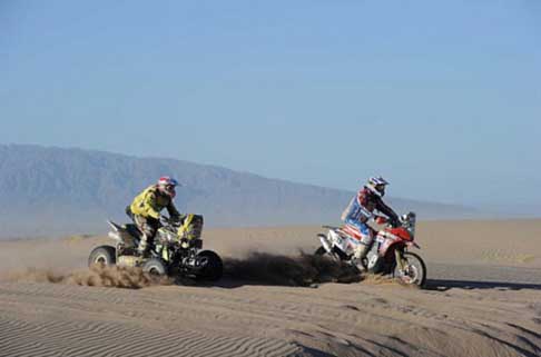 Dakar 2014 - Dakar 2014 stage 5 il driver Mohammed Abu Issa ed il biker Demian Guiral