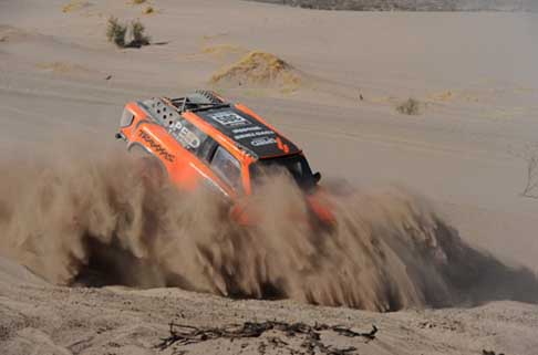 Dakar 2014 - Dakar 2014 stage 5 la Hummer H3 di Robby Gordon in lotta con le dune