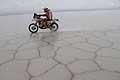 Biker in gara sulle Saline per 8^ tappa Uyuni - Iquique della Dakar 2015