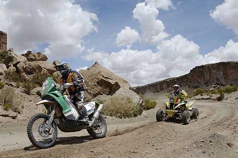 Calama - Cachi - Dakar 2015 - 10^ tappa in azione moto e quad in zona montuosa