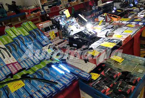 Fiera dellElettronica Scandiano - Accessori per auto e spazzole tergiscristalli per differenti modelli di vettura alla Fiera dell'Elettronica di Scandiano. Scopri le Foto!