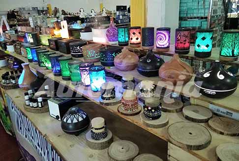 Fiera dellElettronica Scandiano - Diffusori di aromaterapia realizzate con lampade colorate alla Fiera dellElettronica di Scandiano a Reggio Emilia. Scopri le Foto Live!