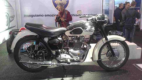 Triumph - Fiera di Padova moto depoca Triumph allevento Auto e Moto dEpoca 2012