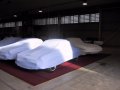 Atmosfere prime dell'apertura con vetture storiche ricoperte dal telo alla Fiera di Padova 2009