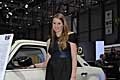 Stand Chrysler e bella ragazza sorridente al Salone di Ginevra 2010