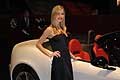 Alfa Romeo 8C Spider e sexy ragazza bionda