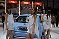 Stand Fiat con 4 sexy girls e posteriore Fiat 500 al Motor Show di Ginevra 2010